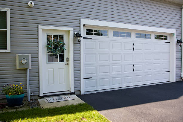 24/7 Emergency Garage Door Panel Replacement experts in Thoreau, NM